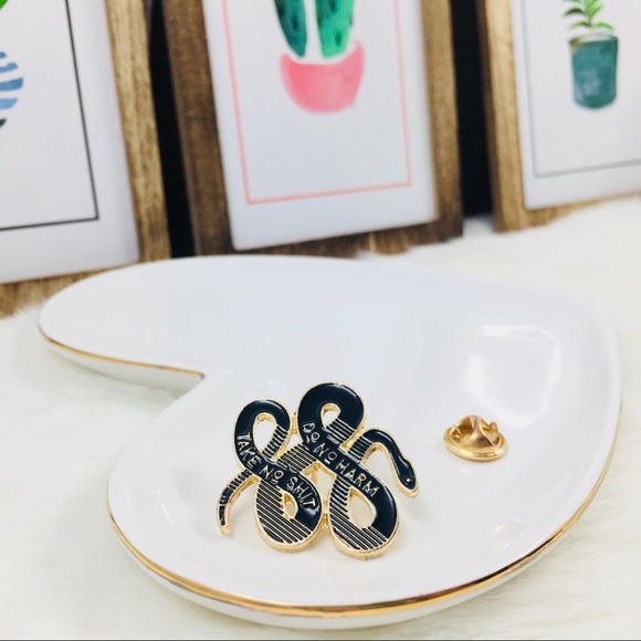 Jewelry - ‼️5 for $25 SALE‼️the Serpent in gold Enamel Pin